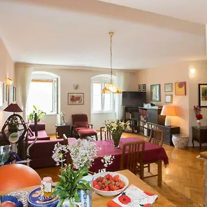 Apartment King Tom Street, Split