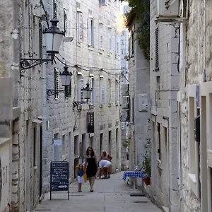 Petra In The Center Of The Split