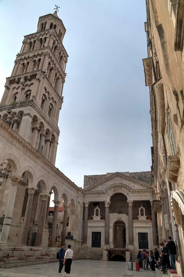 Split Center Apartment